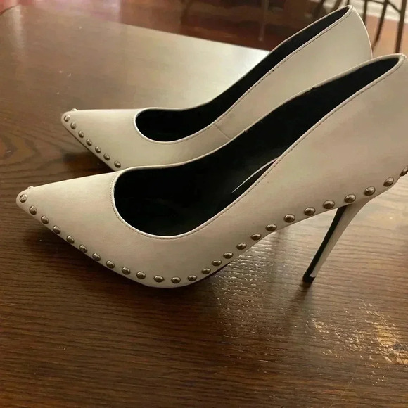 Wild Diva Lounge Studded pointed heels shoes. Little mark on the heal. S… - Picture 2 of 14